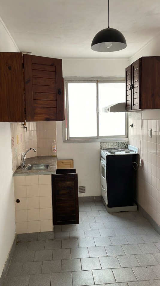 Monoambiente En Calle 8 Y 58 De La Plata, Buenos Aires