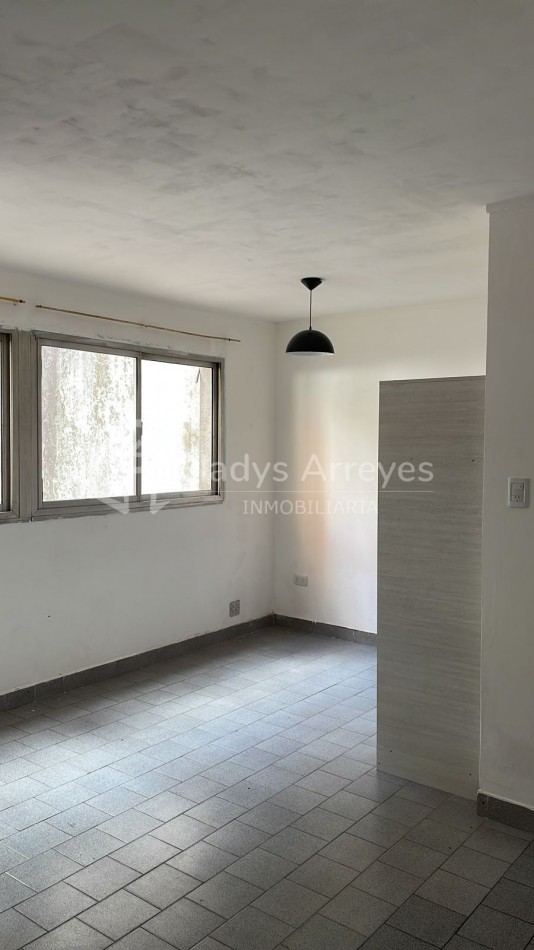 Monoambiente En Calle 8 Y 58 De La Plata, Buenos Aires