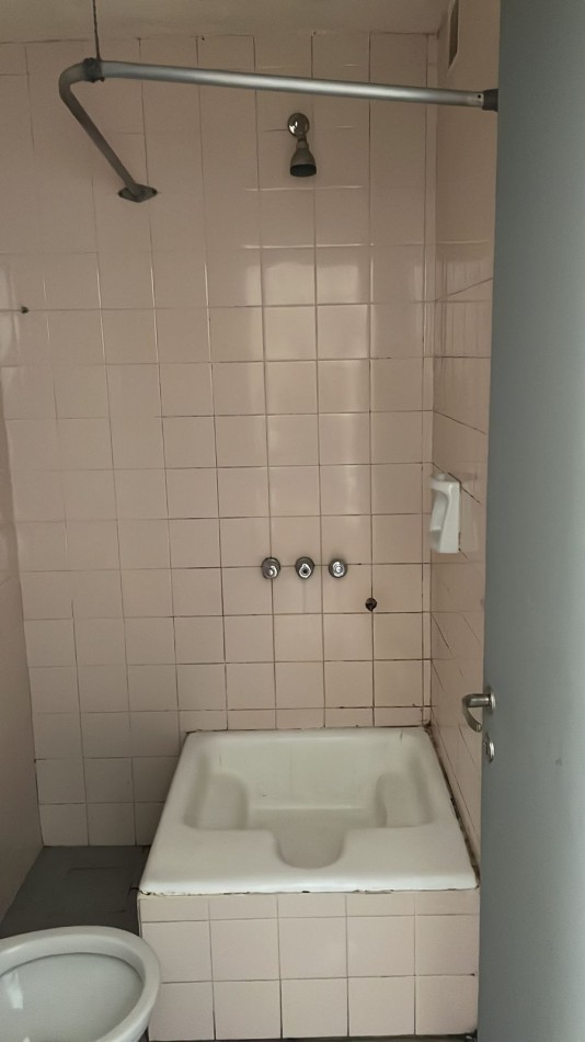 Monoambiente En Calle 8 Y 58 De La Plata, Buenos Aires