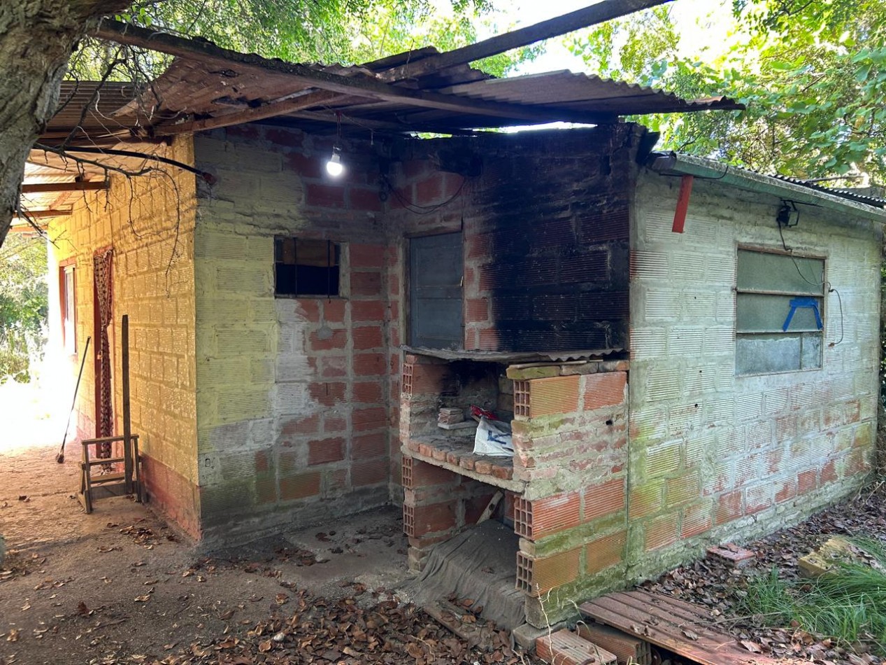 Lote De 20x40mts Con Mejoras En Calle Huascar, Localidad De Punta Indio