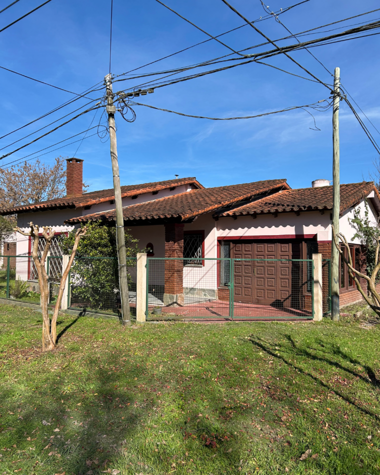 Casa en esquina 4 y 11 de Pipinas, partido de Punta Indio.