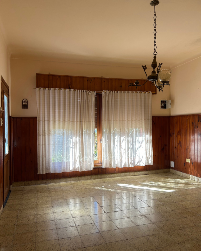 Casa en esquina 4 y 11 de Pipinas, partido de Punta Indio.